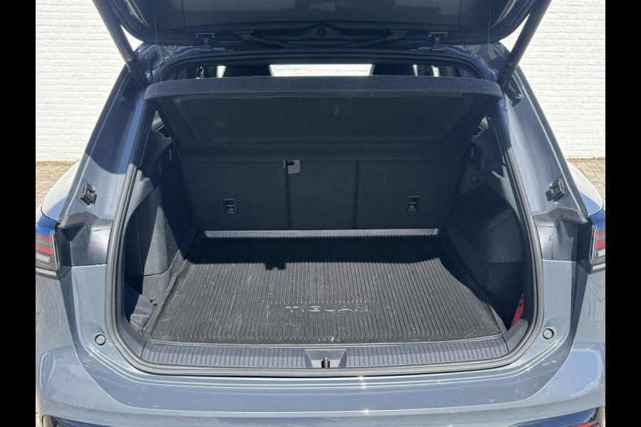 Volkswagen Tiguan 1.5 eHybrid R-Line Plug in Trekhaak Massage stoelen Camera Carplay