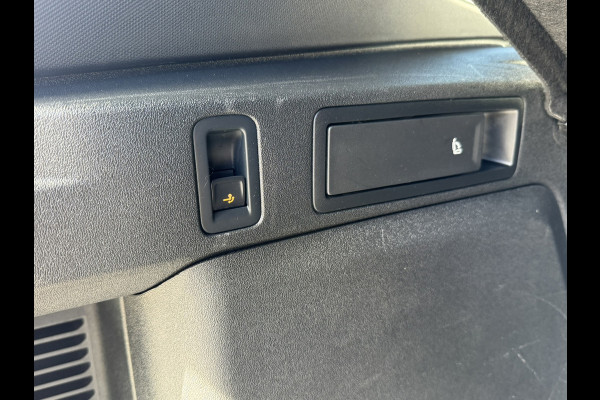 Volkswagen Tiguan 1.5 eHybrid R-Line Plug in Trekhaak Massage stoelen Camera Carplay