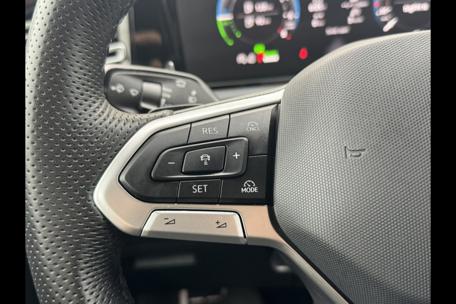 Volkswagen Tiguan 1.5 eHybrid R-Line Plug in Trekhaak Massage stoelen Camera Carplay