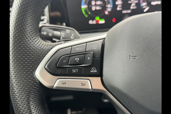 Volkswagen Tiguan 1.5 eHybrid R-Line Plug in Trekhaak Massage stoelen Camera Carplay