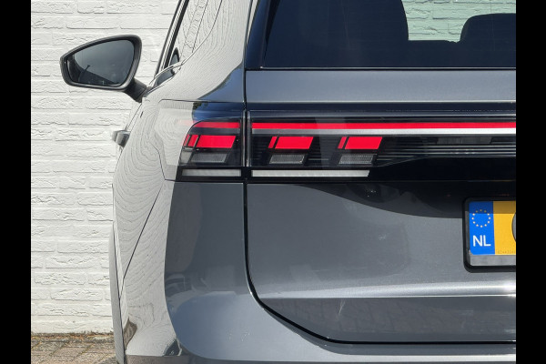 Volkswagen Tiguan 1.5 eHybrid R-Line Plug in Trekhaak Massage stoelen Camera Carplay