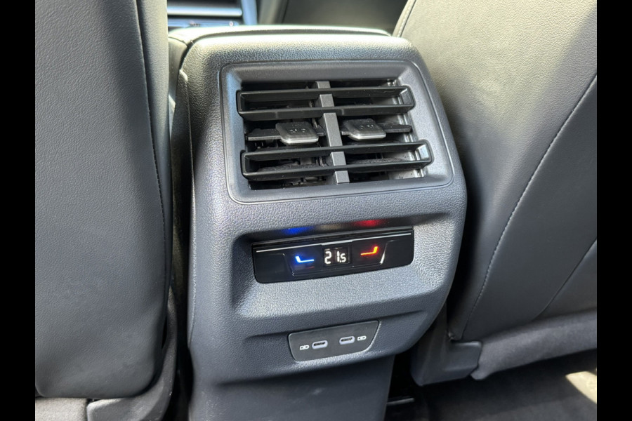 Volkswagen Tiguan 1.5 eHybrid R-Line Plug in Trekhaak Massage stoelen Camera Carplay