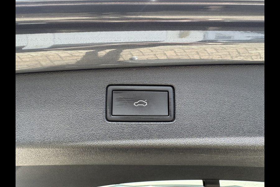 Volkswagen Tiguan 1.5 eHybrid R-Line Plug in Trekhaak Massage stoelen Camera Carplay