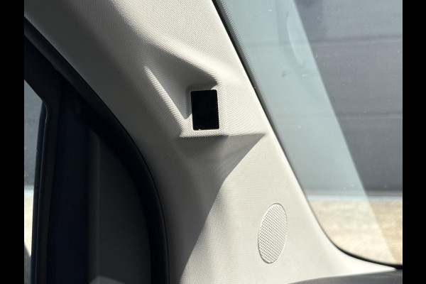 Peugeot e-Expert L3 75 kWh | STX Sport | Lederen bekleding | Spoilerpakket | 18 inch Lichtmetalen velgen | Dynamic NAV Pakket | Winterpakket | Comfort Pakket | betimmering | 2x schuifdeur | Mooiste bus van Nederland!