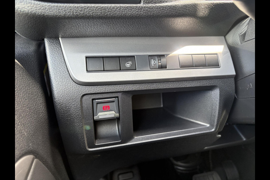 Peugeot e-Expert L3 75 kWh | STX Sport | Lederen bekleding | Spoilerpakket | 18 inch Lichtmetalen velgen | Dynamic NAV Pakket | Winterpakket | Comfort Pakket | betimmering | 2x schuifdeur | Mooiste bus van Nederland!
