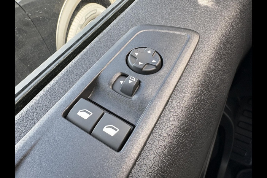 Peugeot e-Expert L3 75 kWh | STX Sport | Lederen bekleding | Spoilerpakket | 18 inch Lichtmetalen velgen | Dynamic NAV Pakket | Winterpakket | Comfort Pakket | betimmering | 2x schuifdeur | Mooiste bus van Nederland!