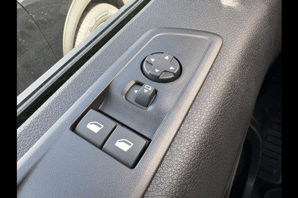 Peugeot e-Expert L3 75 kWh | STX Sport | Lederen bekleding | Spoilerpakket | 18 inch Lichtmetalen velgen | Dynamic NAV Pakket | Winterpakket | Comfort Pakket | betimmering | 2x schuifdeur | Mooiste bus van Nederland!