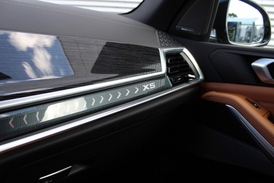 BMW X5 xDrive50e M-Sport Pro | Vierwielbesturing | Trekhaak | Spoilerpakket | H&K | Panoramadak | Luchtvering