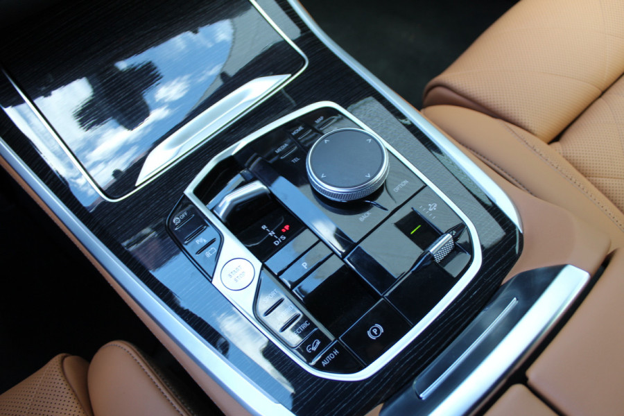 BMW X5 xDrive50e M-Sport Pro | Vierwielbesturing | Trekhaak | Spoilerpakket | H&K | Panoramadak | Luchtvering
