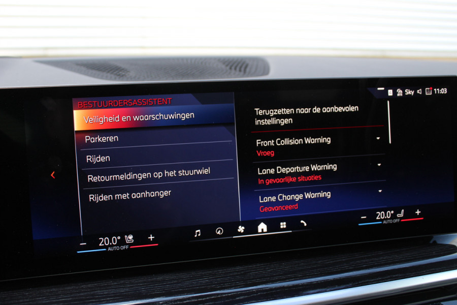 BMW X5 xDrive50e M-Sport Pro | Vierwielbesturing | Trekhaak | Spoilerpakket | H&K | Panoramadak | Luchtvering