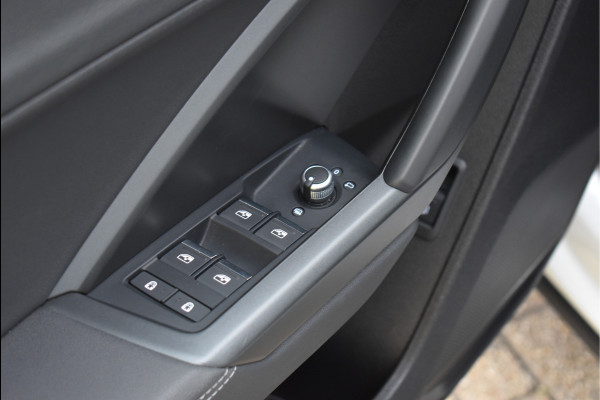 Audi Q3 45 TFSI e S-Line 245 Pk Navi Sfeer Camera ACC Apple Carplay Keyless 19 Inch