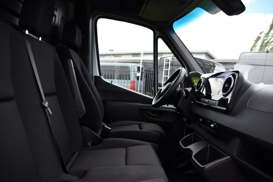 Mercedes-Benz Sprinter 317 1.9 CDI L2 Pro AMG Edition FACELIFT! Camera, Cruise, Carplay, 10,5'' Mbux, Stoelverwarming, Geveerde stoel, 170pk, Automaat, LED, Uniek!