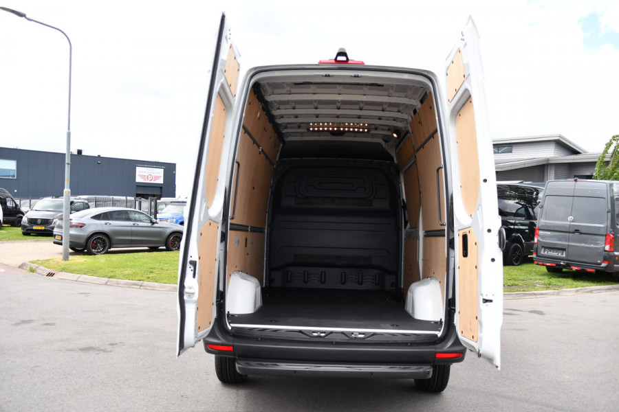 Mercedes-Benz Sprinter 317 1.9 CDI L2 Pro AMG Edition FACELIFT! Camera, Cruise, Carplay, 10,5'' Mbux, Stoelverwarming, Geveerde stoel, 170pk, Automaat, LED, Uniek!
