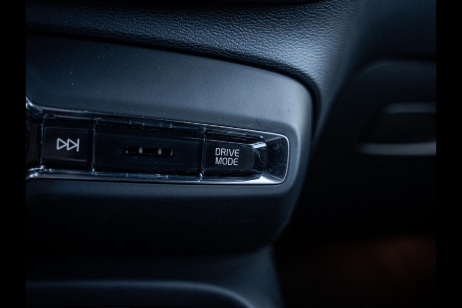 Volvo XC40 1.5 T5 Plug-in hybrid Plus Dark - Pano l Memory l h/Kardon l ACC l 360cam
