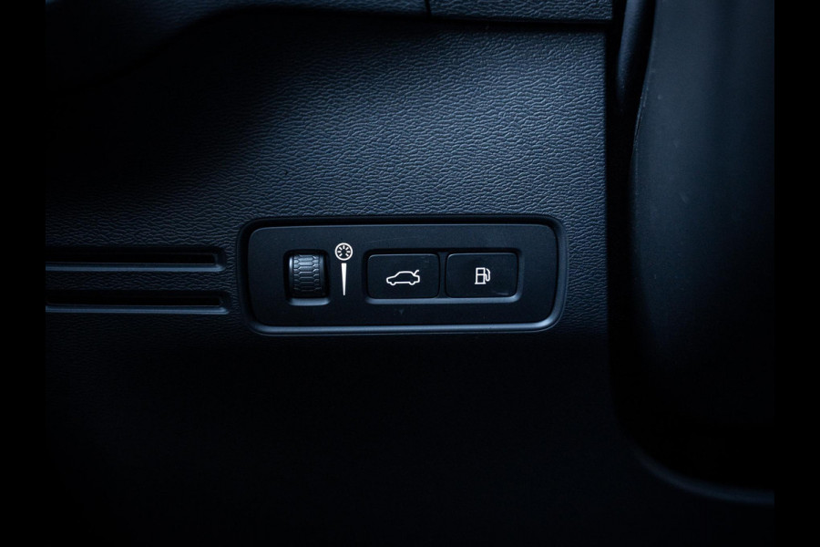 Volvo XC40 1.5 T5 Plug-in hybrid Plus Dark - Pano l Memory l h/Kardon l ACC l 360cam