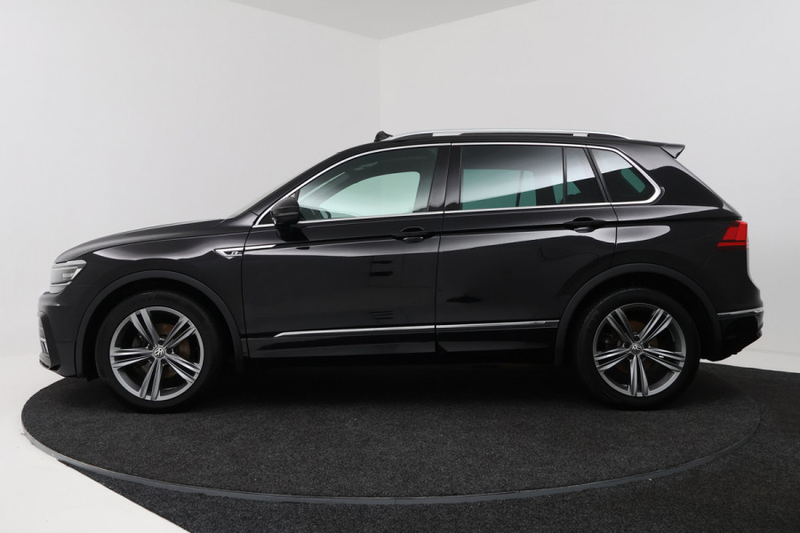 Volkswagen Tiguan 1.4 TSI Highline Business R (PANORAMADAK, TREKHAAK, DIGITALE COCKPIT, STOELVERWARMING, CRUISE ADAPTIEF)