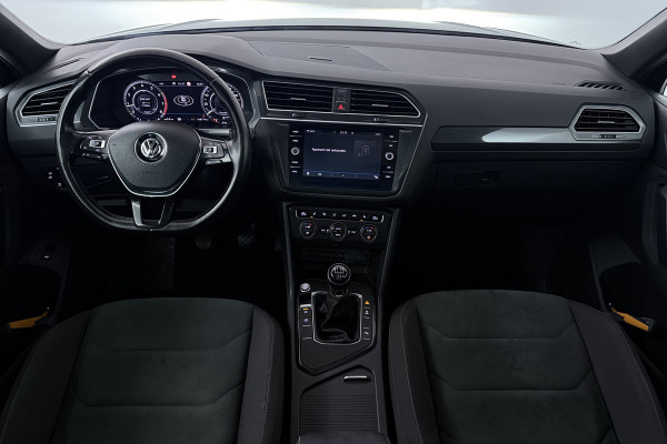 Volkswagen Tiguan 1.4 TSI Highline Business R (PANORAMADAK, TREKHAAK, DIGITALE COCKPIT, STOELVERWARMING, CRUISE ADAPTIEF)