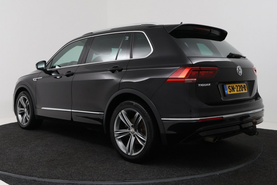 Volkswagen Tiguan 1.4 TSI Highline Business R (PANORAMADAK, TREKHAAK, DIGITALE COCKPIT, STOELVERWARMING, CRUISE ADAPTIEF)