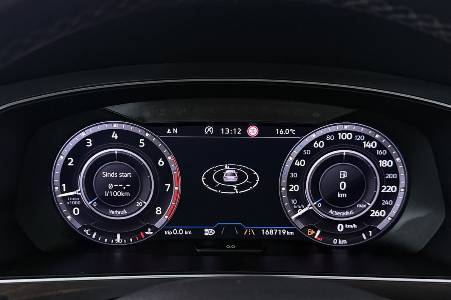 Volkswagen Tiguan 1.4 TSI Highline Business R (PANORAMADAK, TREKHAAK, DIGITALE COCKPIT, STOELVERWARMING, CRUISE ADAPTIEF)