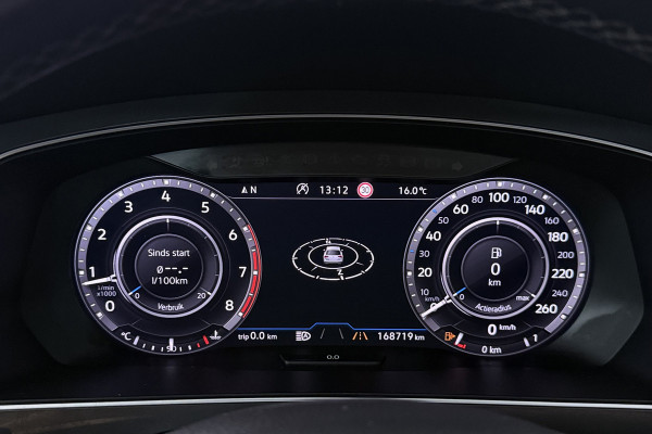Volkswagen Tiguan 1.4 TSI Highline Business R (PANORAMADAK, TREKHAAK, DIGITALE COCKPIT, STOELVERWARMING, CRUISE ADAPTIEF)