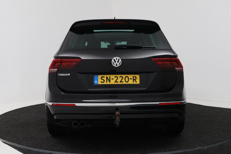 Volkswagen Tiguan 1.4 TSI Highline Business R (PANORAMADAK, TREKHAAK, DIGITALE COCKPIT, STOELVERWARMING, CRUISE ADAPTIEF)