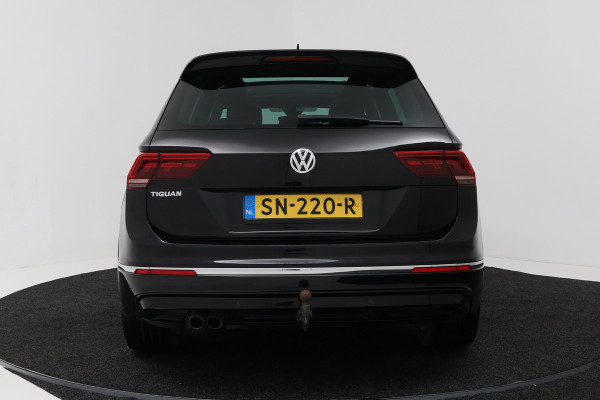 Volkswagen Tiguan 1.4 TSI Highline Business R (PANORAMADAK, TREKHAAK, DIGITALE COCKPIT, STOELVERWARMING, CRUISE ADAPTIEF)