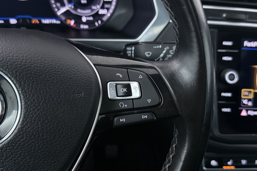Volkswagen Tiguan 1.4 TSI Highline Business R (PANORAMADAK, TREKHAAK, DIGITALE COCKPIT, STOELVERWARMING, CRUISE ADAPTIEF)