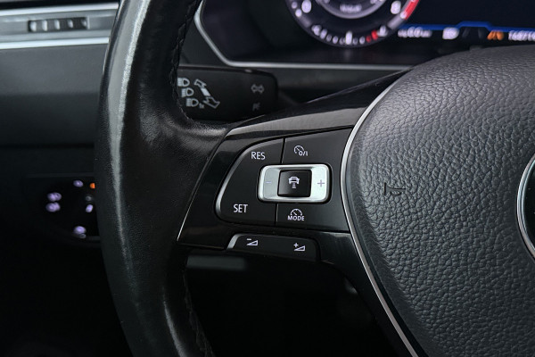 Volkswagen Tiguan 1.4 TSI Highline Business R (PANORAMADAK, TREKHAAK, DIGITALE COCKPIT, STOELVERWARMING, CRUISE ADAPTIEF)