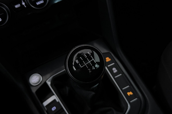 Volkswagen Tiguan 1.4 TSI Highline Business R (PANORAMADAK, TREKHAAK, DIGITALE COCKPIT, STOELVERWARMING, CRUISE ADAPTIEF)