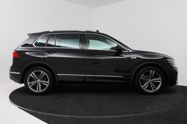 Volkswagen Tiguan 1.4 TSI Highline Business R (PANORAMADAK, TREKHAAK, DIGITALE COCKPIT, STOELVERWARMING, CRUISE ADAPTIEF)