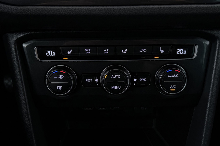 Volkswagen Tiguan 1.4 TSI Highline Business R (PANORAMADAK, TREKHAAK, DIGITALE COCKPIT, STOELVERWARMING, CRUISE ADAPTIEF)
