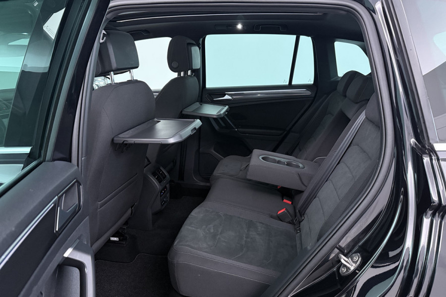 Volkswagen Tiguan 1.4 TSI Highline Business R (PANORAMADAK, TREKHAAK, DIGITALE COCKPIT, STOELVERWARMING, CRUISE ADAPTIEF)