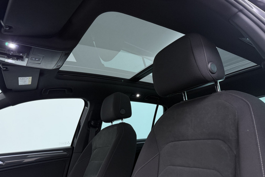 Volkswagen Tiguan 1.4 TSI Highline Business R (PANORAMADAK, TREKHAAK, DIGITALE COCKPIT, STOELVERWARMING, CRUISE ADAPTIEF)