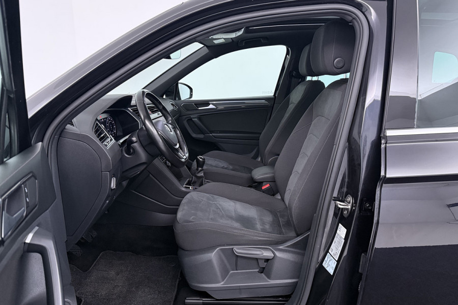 Volkswagen Tiguan 1.4 TSI Highline Business R (PANORAMADAK, TREKHAAK, DIGITALE COCKPIT, STOELVERWARMING, CRUISE ADAPTIEF)