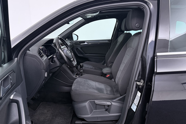 Volkswagen Tiguan 1.4 TSI Highline Business R (PANORAMADAK, TREKHAAK, DIGITALE COCKPIT, STOELVERWARMING, CRUISE ADAPTIEF)
