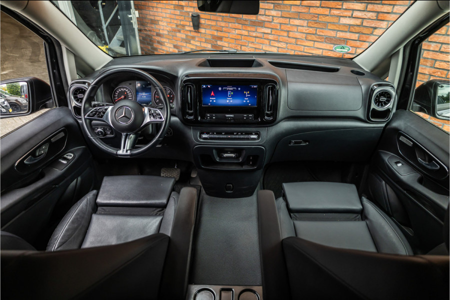 Mercedes-Benz Vito 119 CDI 4-MATIC DC L3 XL | AMG | L+R Schuifdeur | Dubbel cabine | 5-Zitter | Navigatie | CarPlay | Camera | Lederen bekleding |  | 2500 kg trekgewicht | Trekhaak | Multibeam Led | PDC V+A