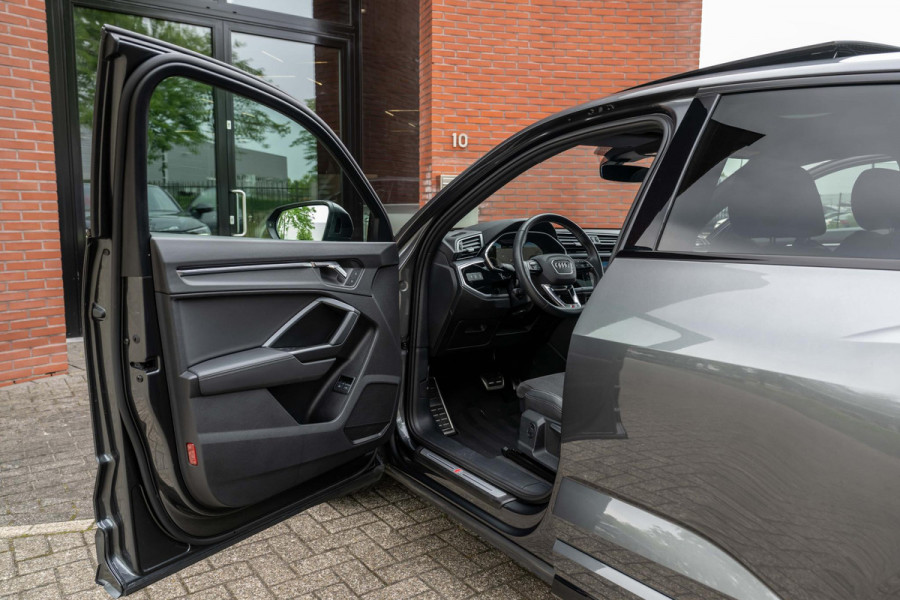 Audi Q3 Sportback 45 TFSI e S Edition ACC Trekhaak Matrix Pano