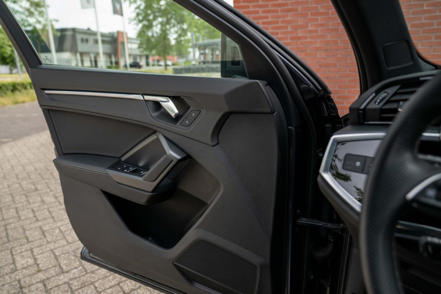 Audi Q3 Sportback 45 TFSI e S Edition ACC Trekhaak Matrix Pano