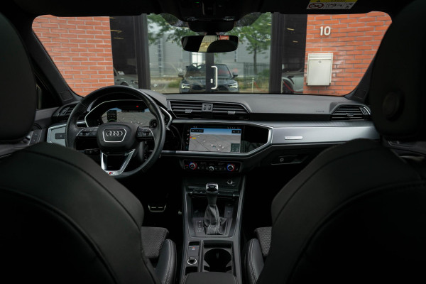 Audi Q3 Sportback 45 TFSI e S Edition ACC Trekhaak Matrix Pano