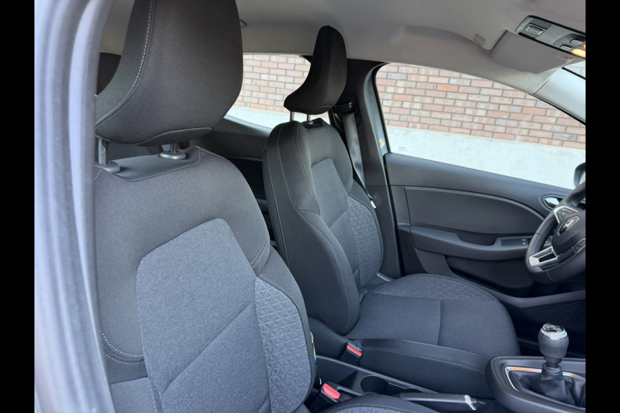 Renault Clio 1.0 TCe Navigatie / Apple CarPlay - Android / 1e Eigenaar / ALL-Season banden / Cruise Control / PDC met optische w