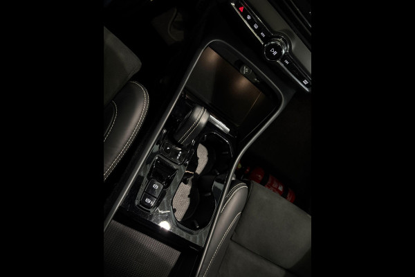 Volvo XC40 T4 Aut. Plug-in Hybrid R-Design 360camera Leder Panoramadak 211pk