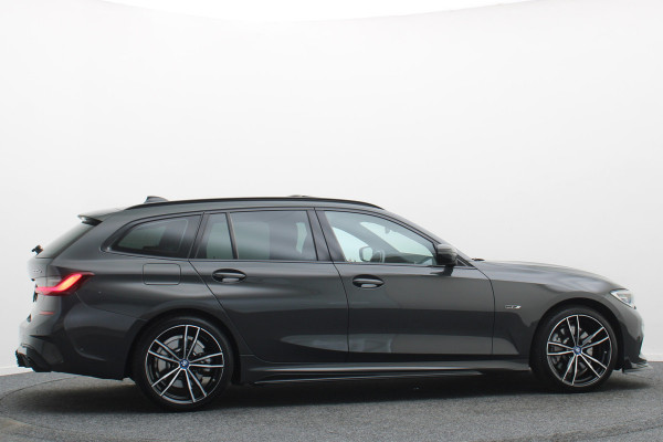 BMW 3 Serie Touring 330e Business Edition Plus M-sport Panoramadak, M-Sportstoelen, Carbon, Camera, Elektr. Trekhaak, 19''