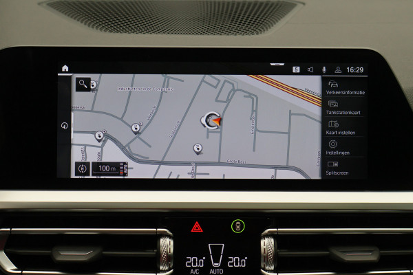 BMW 3 Serie Touring 330e Business Edition Plus M-sport Panoramadak, M-Sportstoelen, Carbon, Camera, Elektr. Trekhaak, 19''