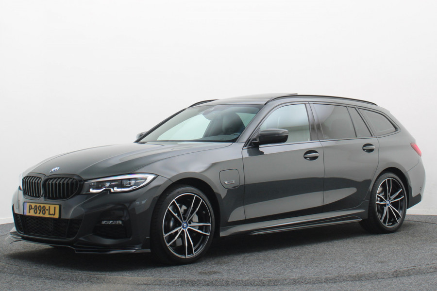 BMW 3 Serie Touring 330e Business Edition Plus M-sport Panoramadak, M-Sportstoelen, Carbon, Camera, Elektr. Trekhaak, 19''