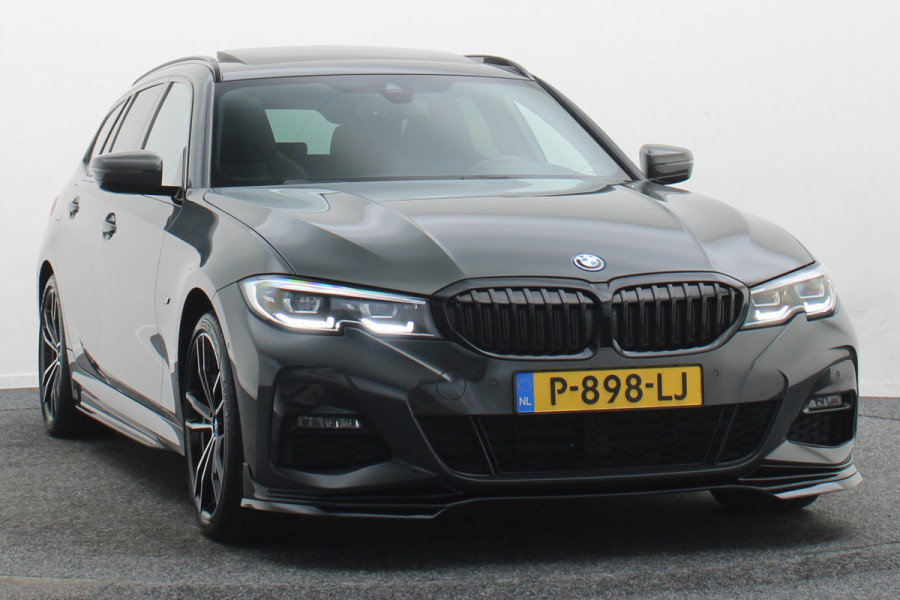 BMW 3 Serie Touring 330e Business Edition Plus M-sport Panoramadak, M-Sportstoelen, Carbon, Camera, Elektr. Trekhaak, 19''