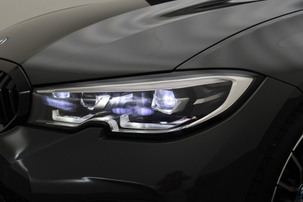 BMW 3 Serie Touring 330e Business Edition Plus M-sport Panoramadak, M-Sportstoelen, Carbon, Camera, Elektr. Trekhaak, 19''
