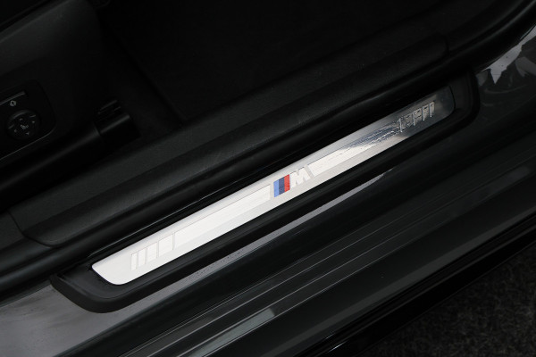 BMW 3 Serie Touring 330e Business Edition Plus M-sport Panoramadak, M-Sportstoelen, Carbon, Camera, Elektr. Trekhaak, 19''