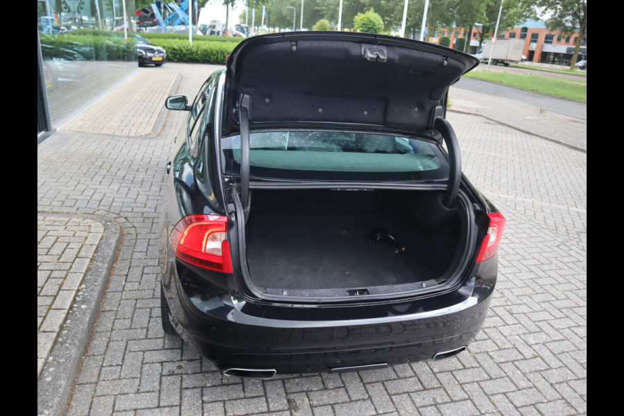 Volvo S60 2.0 T3 Nordic+ Navi / Afn Trekh / Elekramen / Cruise / Handgeschakeld 6 versn / Dealer onderhouden