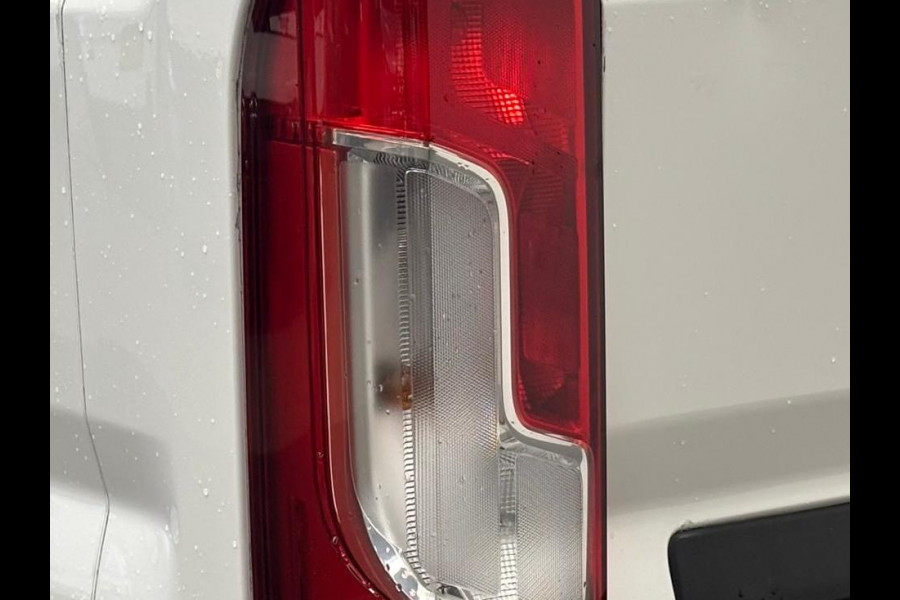 Peugeot Boxer 335 2.0 BlueHDI L2H2 Pro