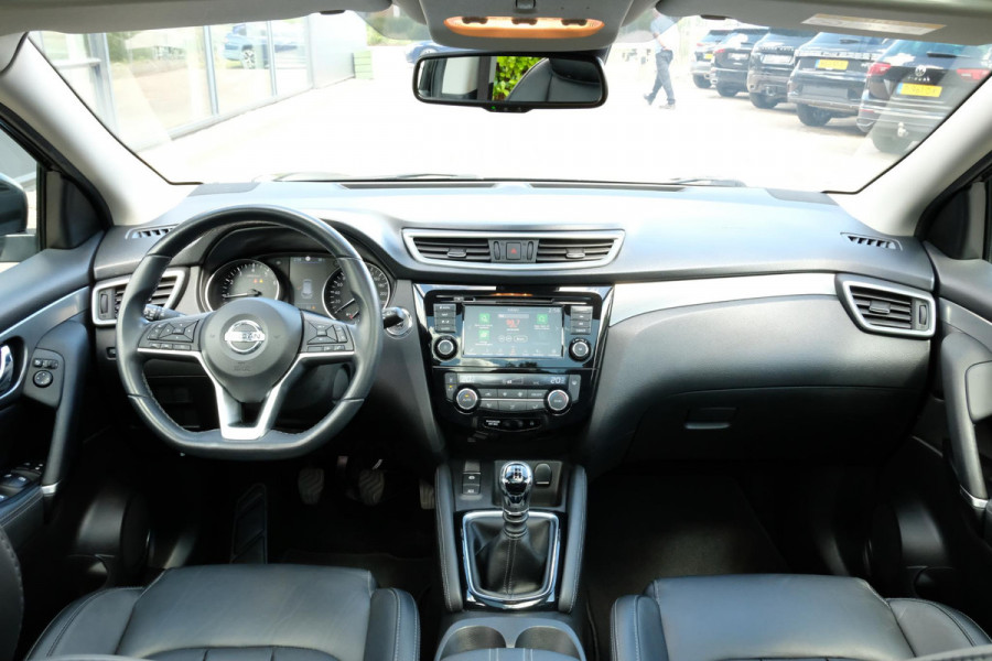 Nissan QASHQAI 1.3 DIG-T Premium Edition 140 PK | Lederen bekleding | Panoramadak | 360 Camera | Stoelverwarming | Navigatie | CarPlay | LMV 19" | LED